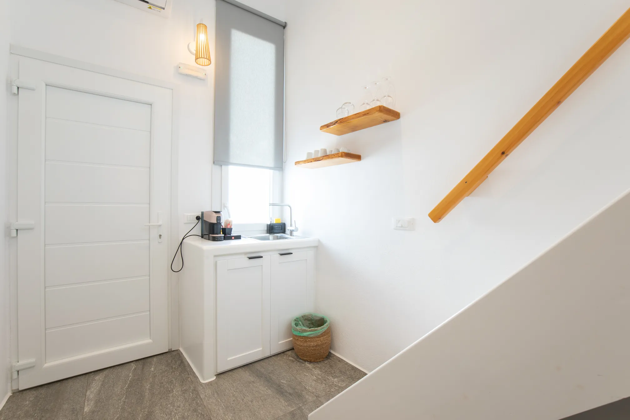 Entrance and kitchenette with wooden shelves